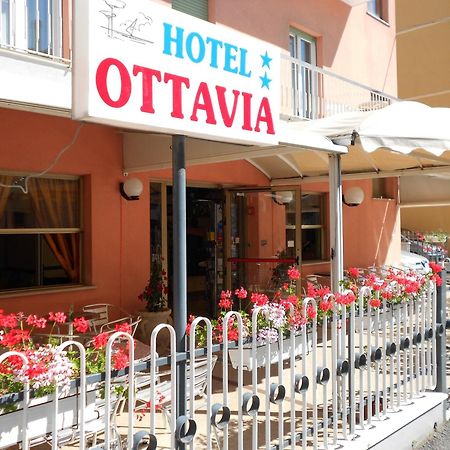Hotel Ottavia Rimini Bagian luar foto