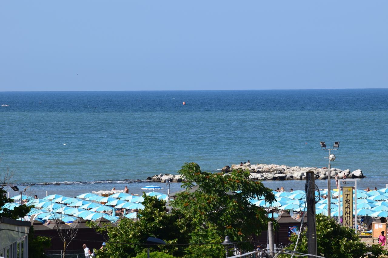 Hotel Ottavia Rimini Bagian luar foto