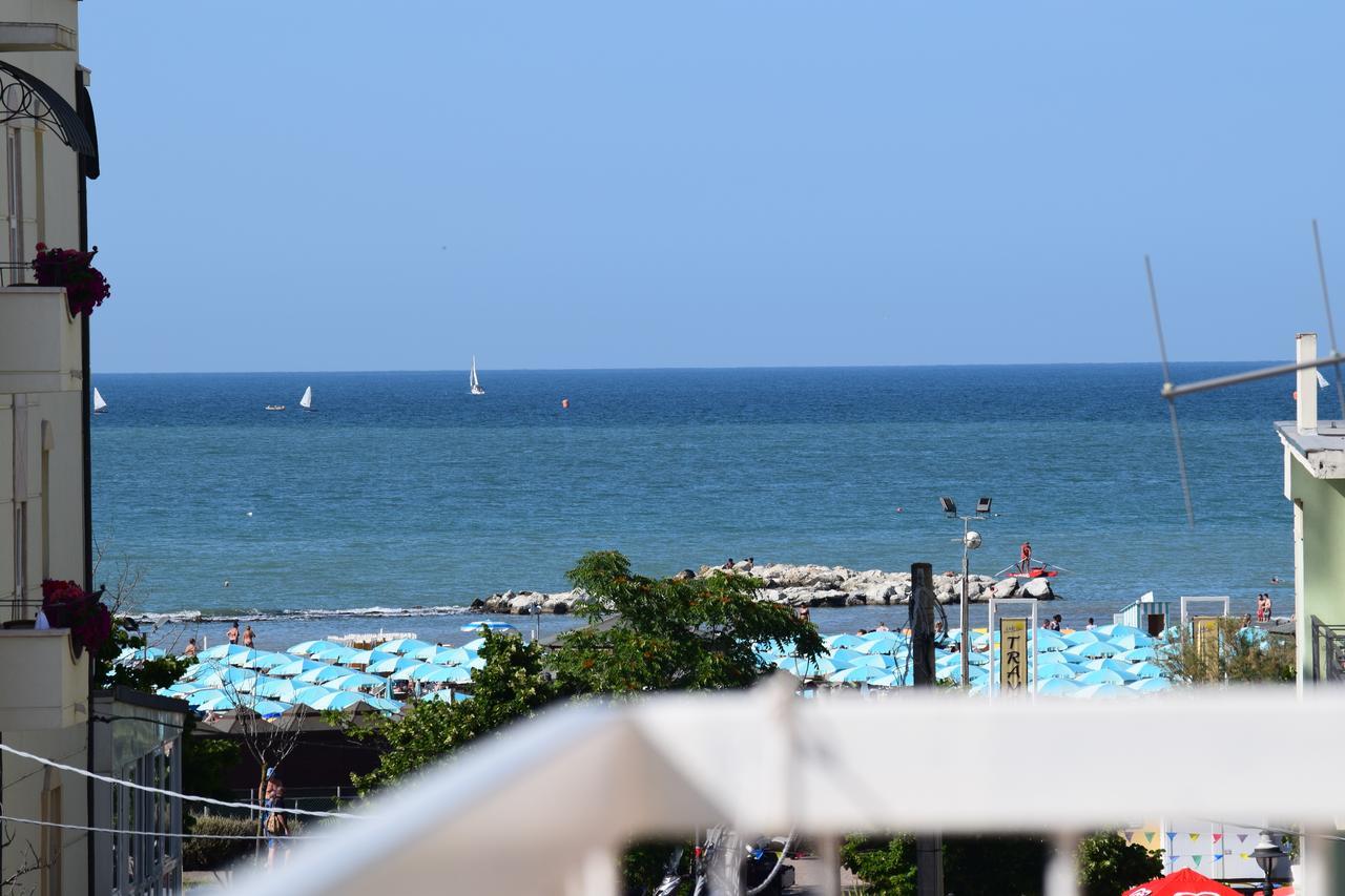 Hotel Ottavia Rimini Bagian luar foto